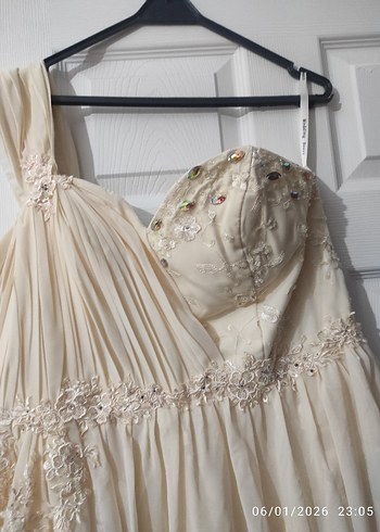 Bej Tek Omuz Drapeli Uzun Elbise - Görsel 2