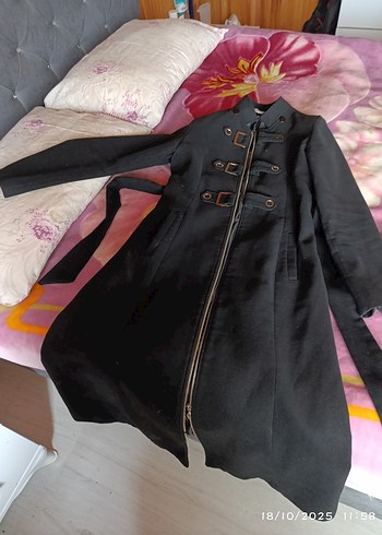 Siyah Süet Kemerli Uzun Goth Kadın Kaban - Görsel 4