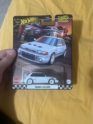 Mazda 323 gtr premium
