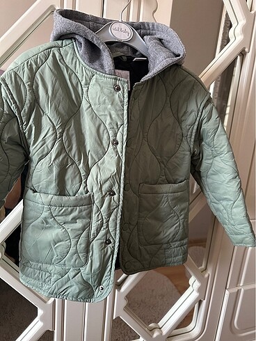 Zara Mont Zara
