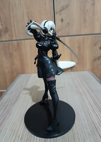 Beden Kılıçlı Siyah Anime Figürü - 17 cm