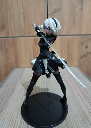 Kılıçlı Siyah Anime Figürü - 17 cm