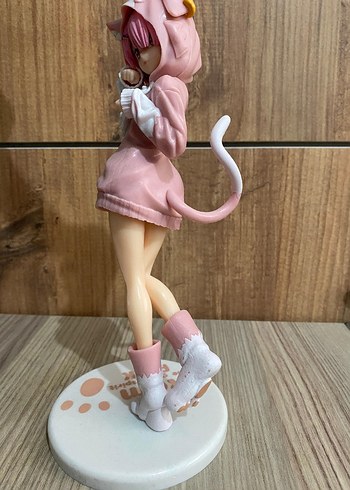 Beden Renk Pastel Pembe Kedi Kostümlü Anime Figür - 18 cm