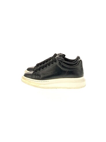 Alexander McQueen Spor Ayakkabı %70 İndirimli.