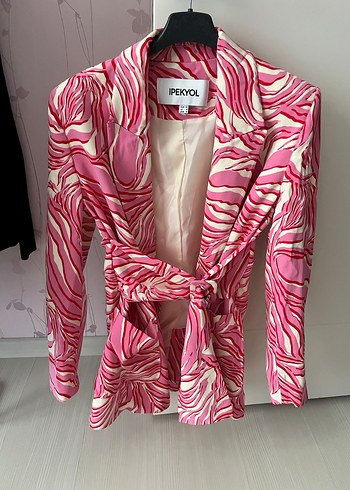 IPEKYOL Pembe Batik Desenli Kısa Blazer ceket takım - Görsel 3