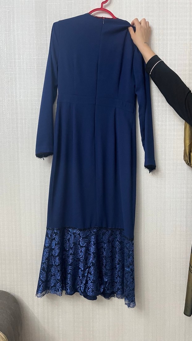 Uzun Kollu Mavi Nakışlı Ofis Elbisesi - Görsel 3