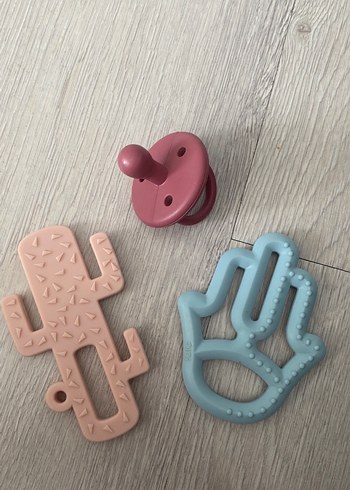 Pastel Pembe Diş Kaşıyıcı ve Çıngırak Seti