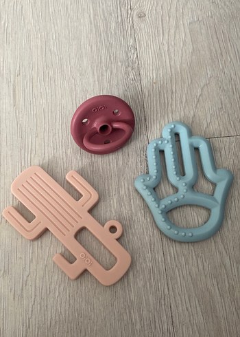 OiOi Pastel Pembe Diş Kaşıyıcı ve Çıngırak Seti