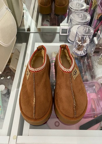 Ugg Tazz model