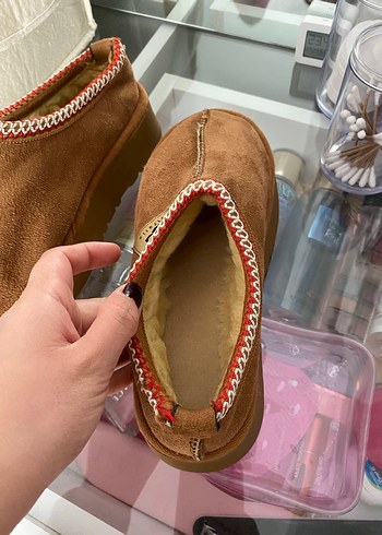 Ugg Ugg Tazz model