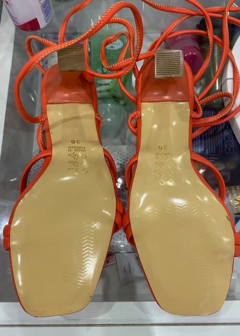 36 Beden Turuncu Bağcıklı Stiletto