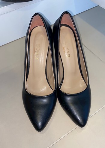 Siyah Klasik Stiletto Topuklu Kadın Ayakkabı