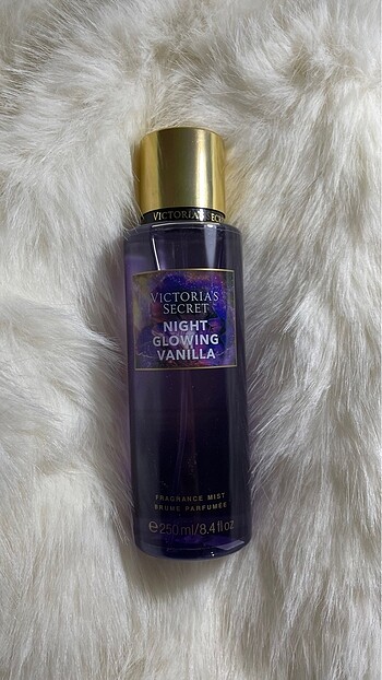 Victoria?s Secret Night Glowing Vanilla Body Mist