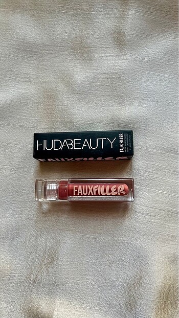 Huda Beauty Huda Beauty Faux Filler- Yoğun Parlatıcı Bombshell