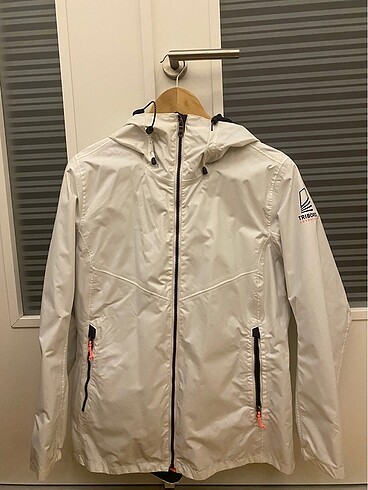 Decathlon suya ve rüzgara dayanıklı ince mont