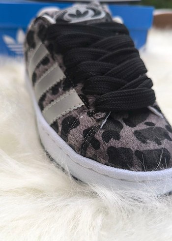 Gri Desenli Adidas Kadın Spor Ayakkabı - Görsel 2