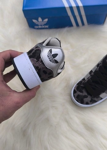 Gri Desenli Adidas Kadın Spor Ayakkabı - Görsel 3