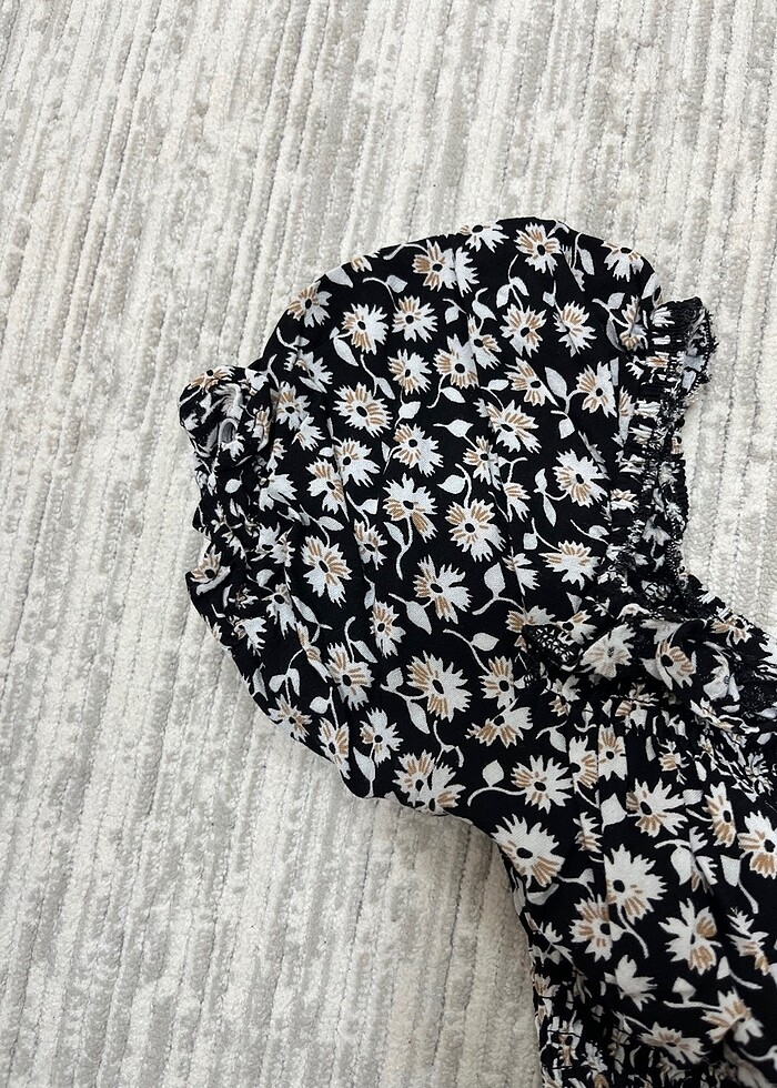 Çiçekli Elbise - Görsel 2