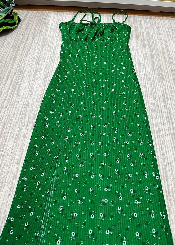 Çiçekli Elbise - Görsel 2