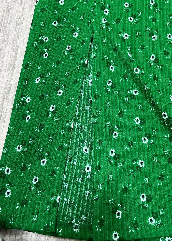 Çiçekli Elbise - Görsel 3