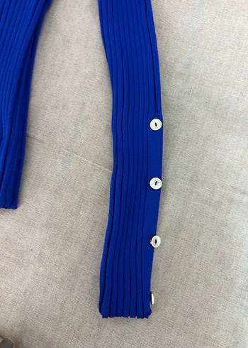 Mavi Düğmeli V Yaka Kadın Kazak - Görsel 4