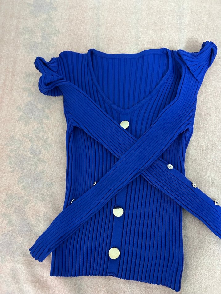 Mavi Düğmeli V Yaka Kadın Kazak - Görsel 2