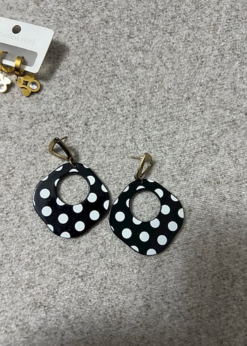 Siyah Beyaz Puantiyeli Mini Küpe - Görsel 2