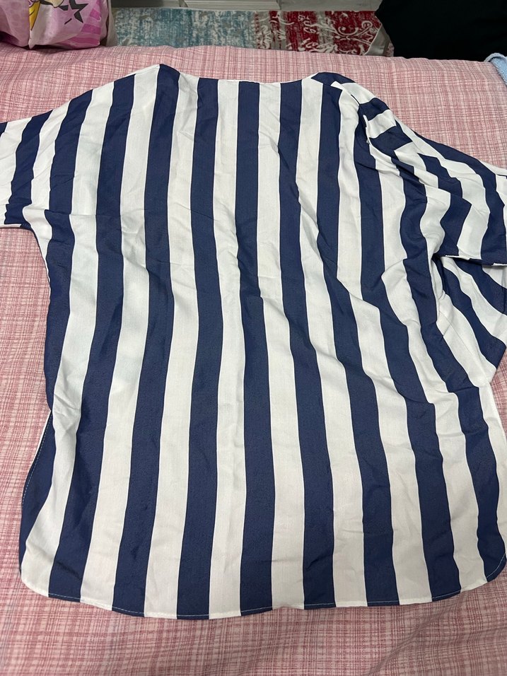 Düğmeli V Yaka Mavi Çizgili Kadın Gömlek - Görsel 3