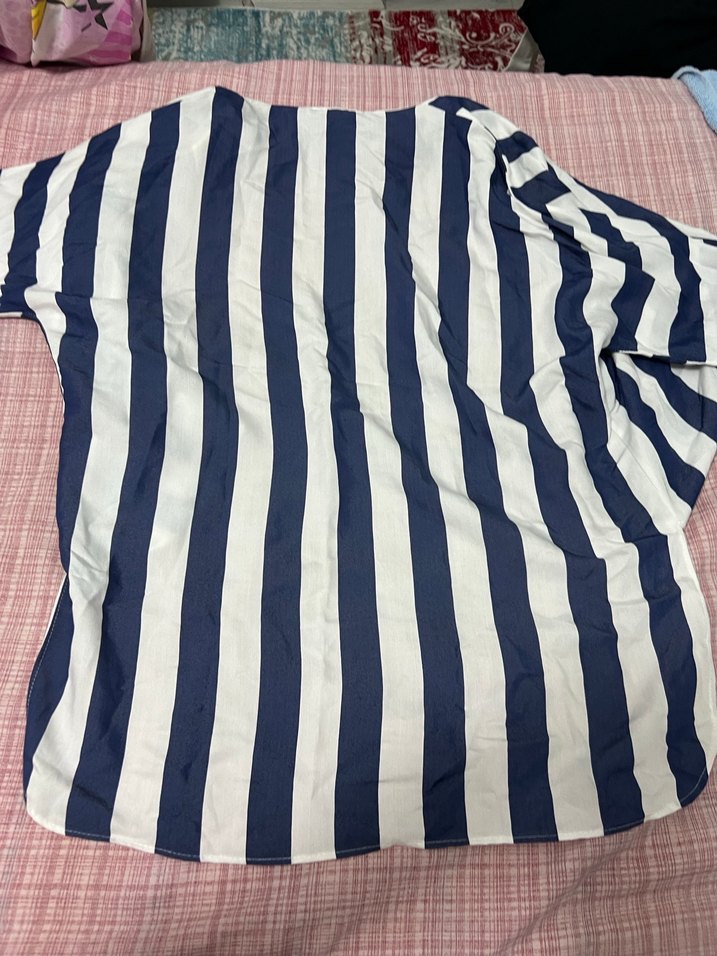 Düğmeli V Yaka Mavi Çizgili Kadın Gömlek - Görsel 4