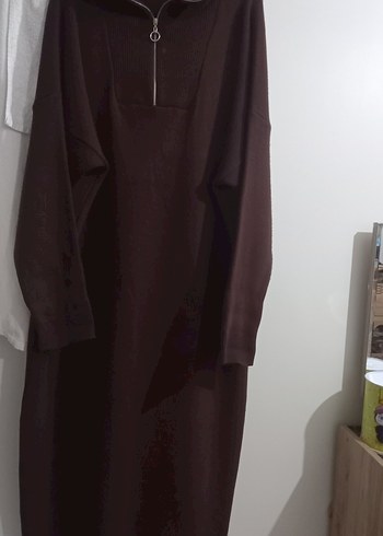 Yüksek Yakalı Uzun Kahverengi Kadın Elbise - Görsel 2