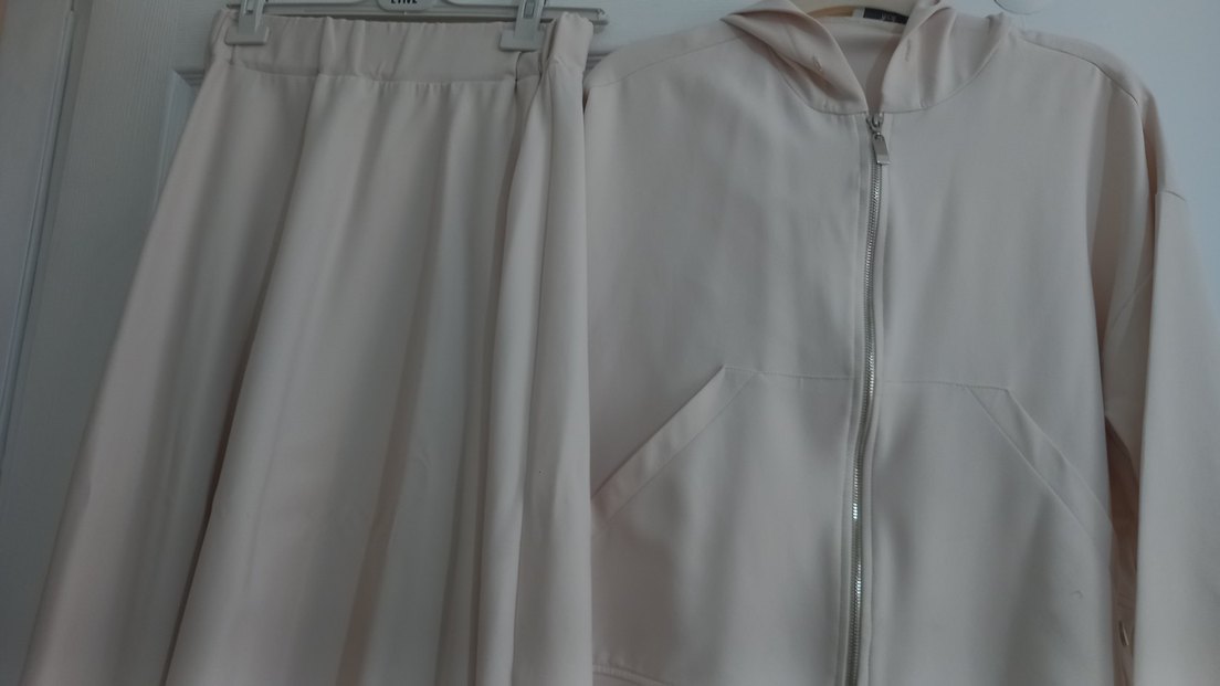 beyaz drapeli kadın takim - Görsel 4