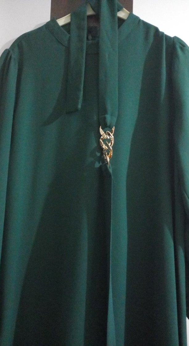 Zincir Detaylı Uzun Yeşil Elbise - Görsel 4