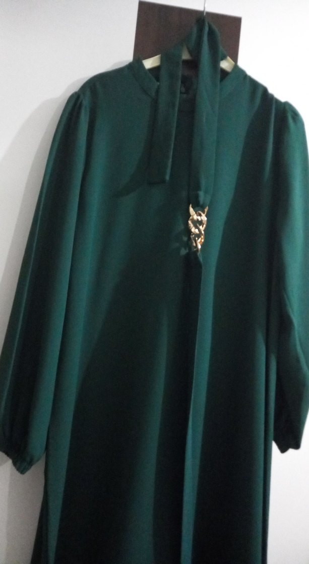 Zincir Detaylı Uzun Yeşil Elbise - Görsel 2