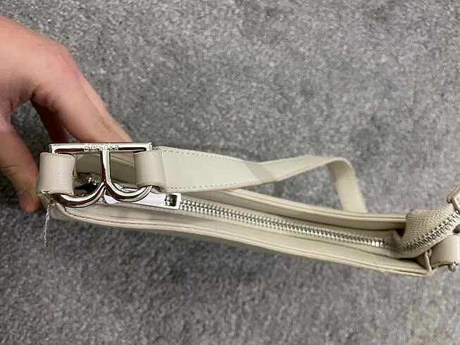  Beden beyaz Renk Bershka az kullanılmış çanta