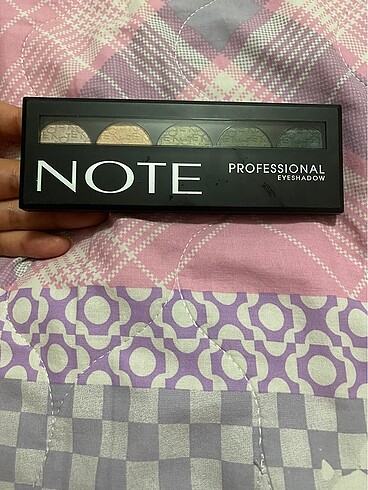 Note Note göz farı ve pudra