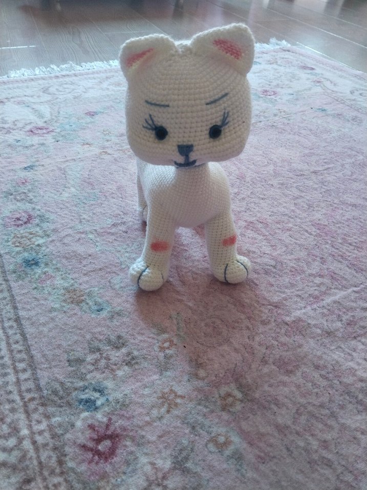 Beyaz El Örgüsü Peluş Kedi Oyuncak - Görsel 2