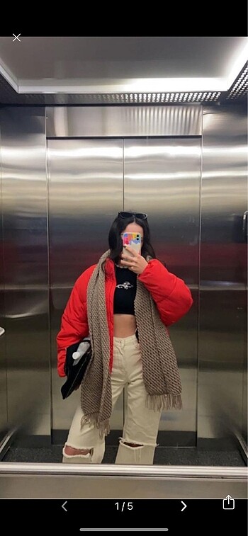 Pull and Bear kırmızı şişme mont