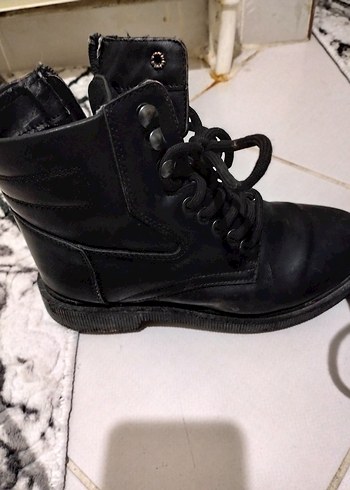 Siyah Deri Bağcıklı Stiletto Topuklu Bot - Görsel 2