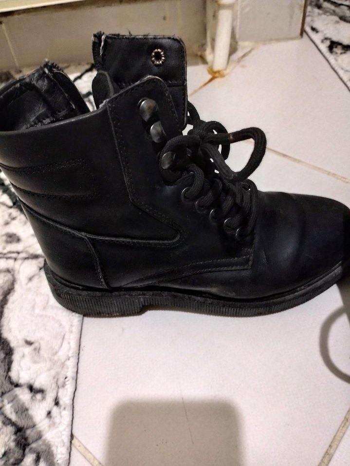 Siyah Deri Bağcıklı Stiletto Topuklu Bot - Görsel 2