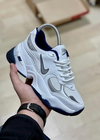 Beyaz Bağcıklı Kadın Sneakers