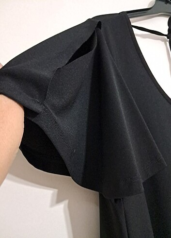 44 Beden 250tl sırtı önü açık bluz Siyah Sırtı açık bluz
