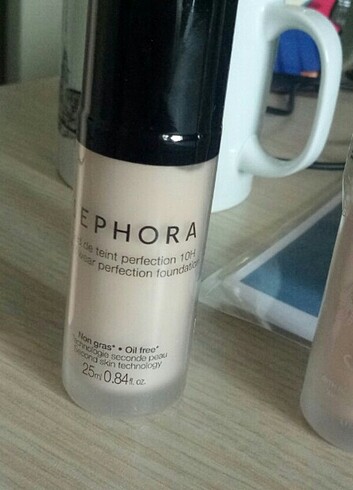 Sephora 10HR fondöten