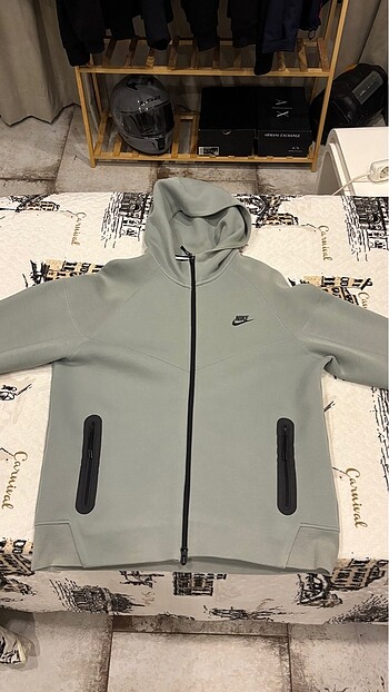 Nike tech