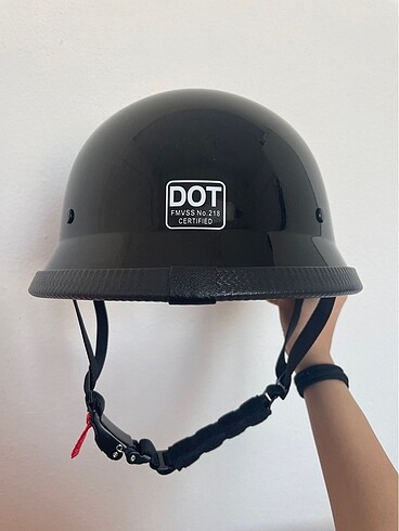 Motorbisiklet siyah parlak kask