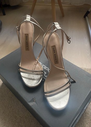 Zara Basic Gümüş Renk İnce Topuklu Kadın Ayakkabı