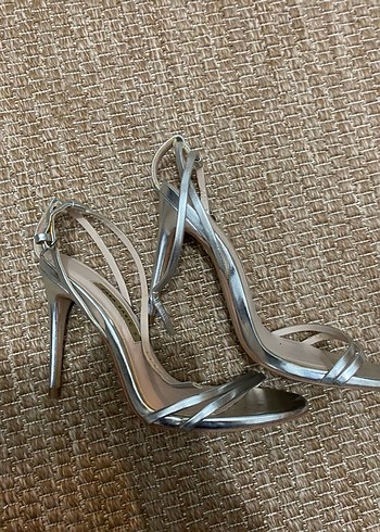 Zara Basic Gümüş Renk İnce Topuklu Kadın Ayakkabı - Görsel 2