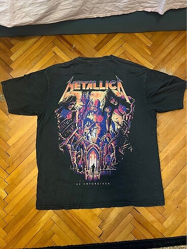Pull and Bear Metallica baskili tshirt