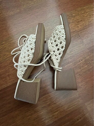 Bershka topuklu sandalet