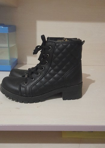 Siyah Deri Kadın Dolgu Topuklu Bot - Görsel 3