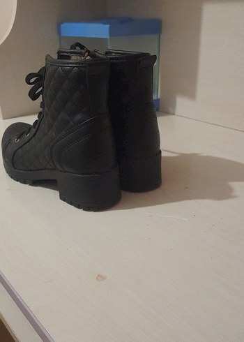 Siyah Deri Kadın Dolgu Topuklu Bot - Görsel 4